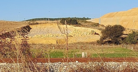 Αλεξανδρούπολη: Η παράνομη χωματερή κάτω από την ΜΕΑ επεκτείνεται επικίνδυνα